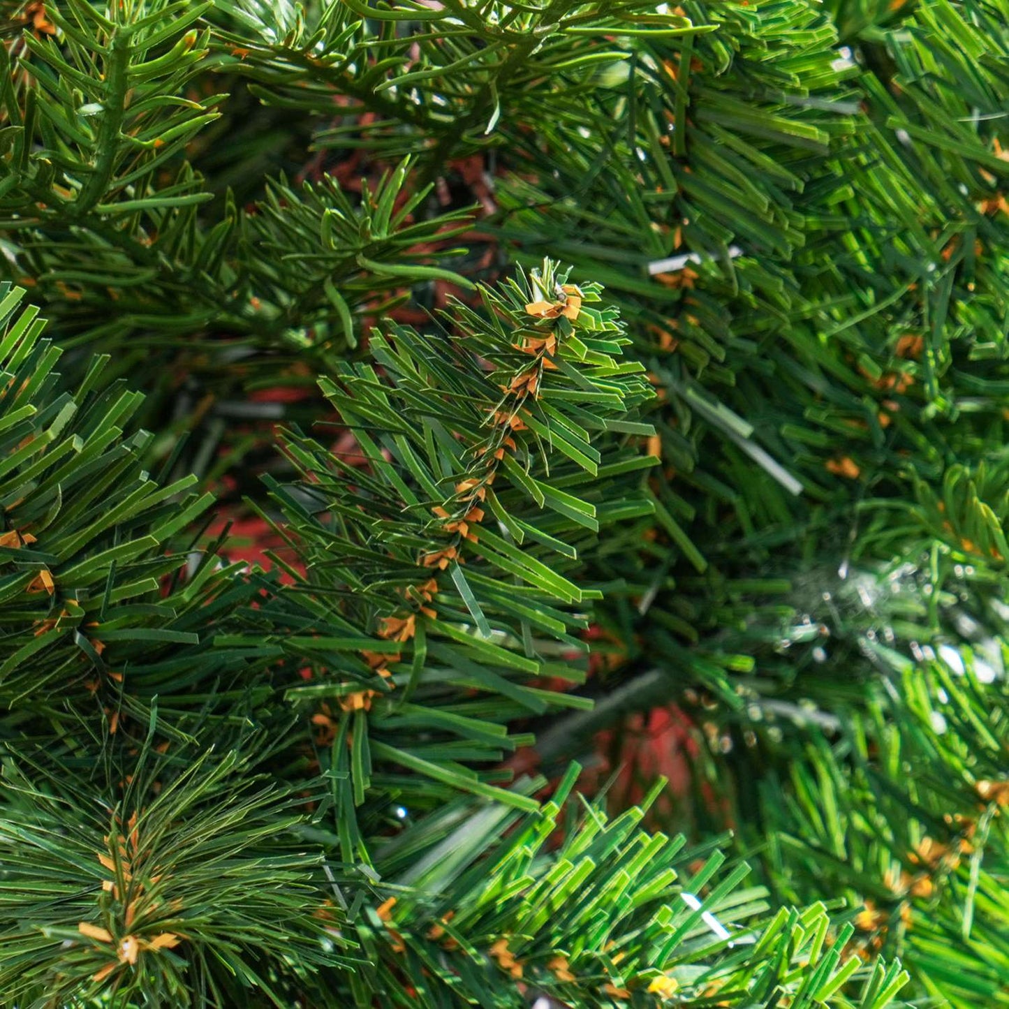 180 cm lifelike artificial Christmas tree, dense branches