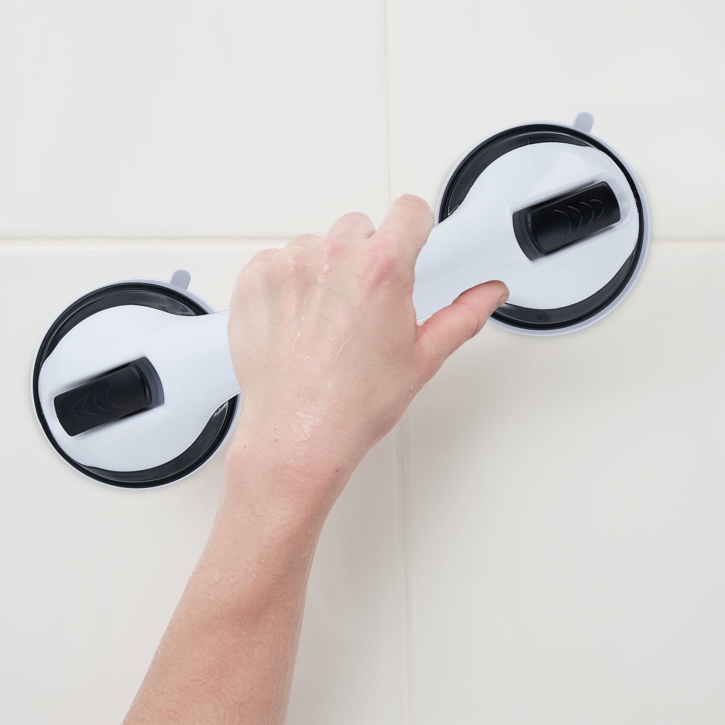 2 grip handles with suction cup