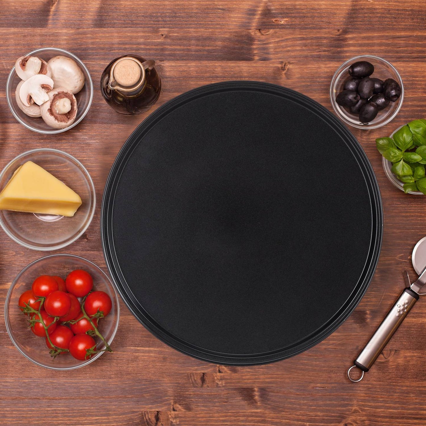 2 pcs. round pizza pans