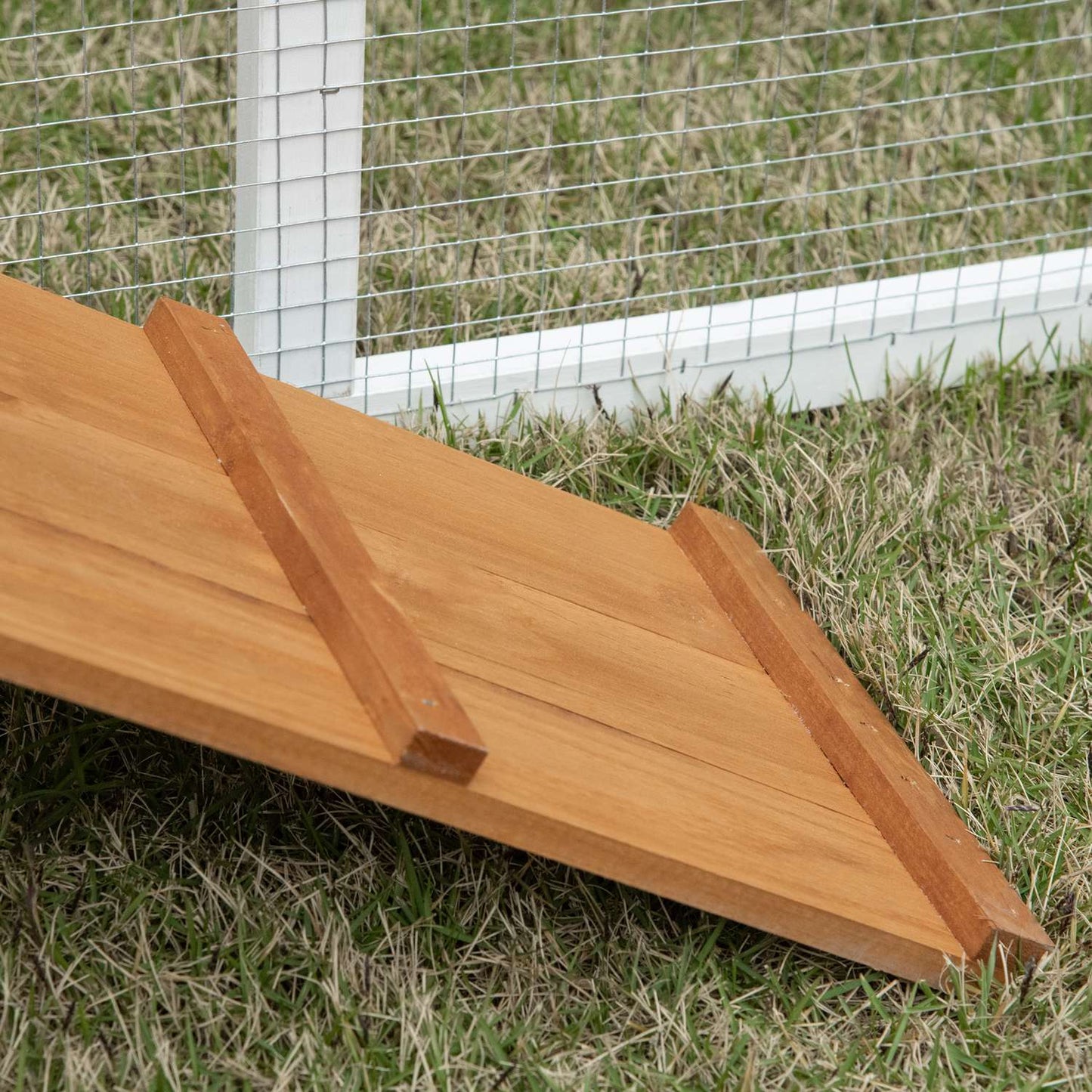 Bantam Chicken Coop with Run, Nesting Box & Asphalt Roof