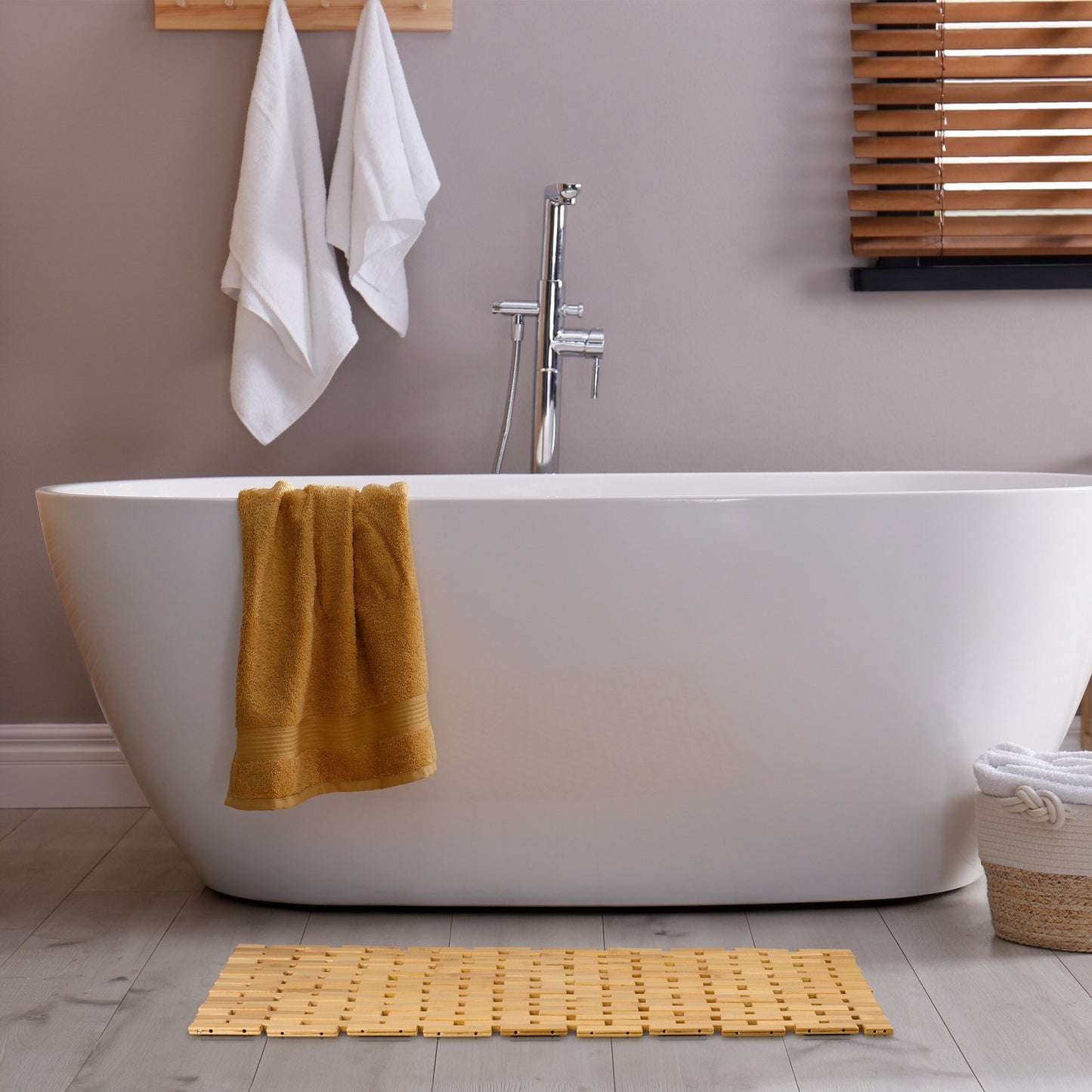 Bath tub in bamboo