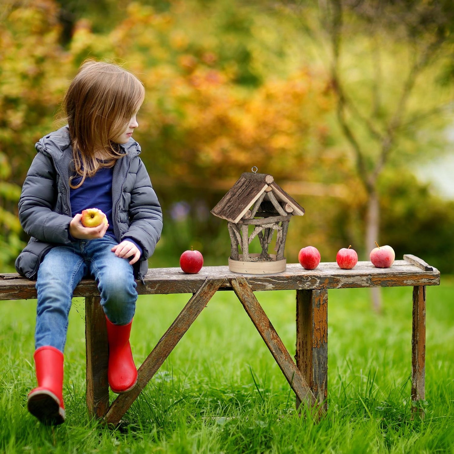 Bird feeding station for outdoors