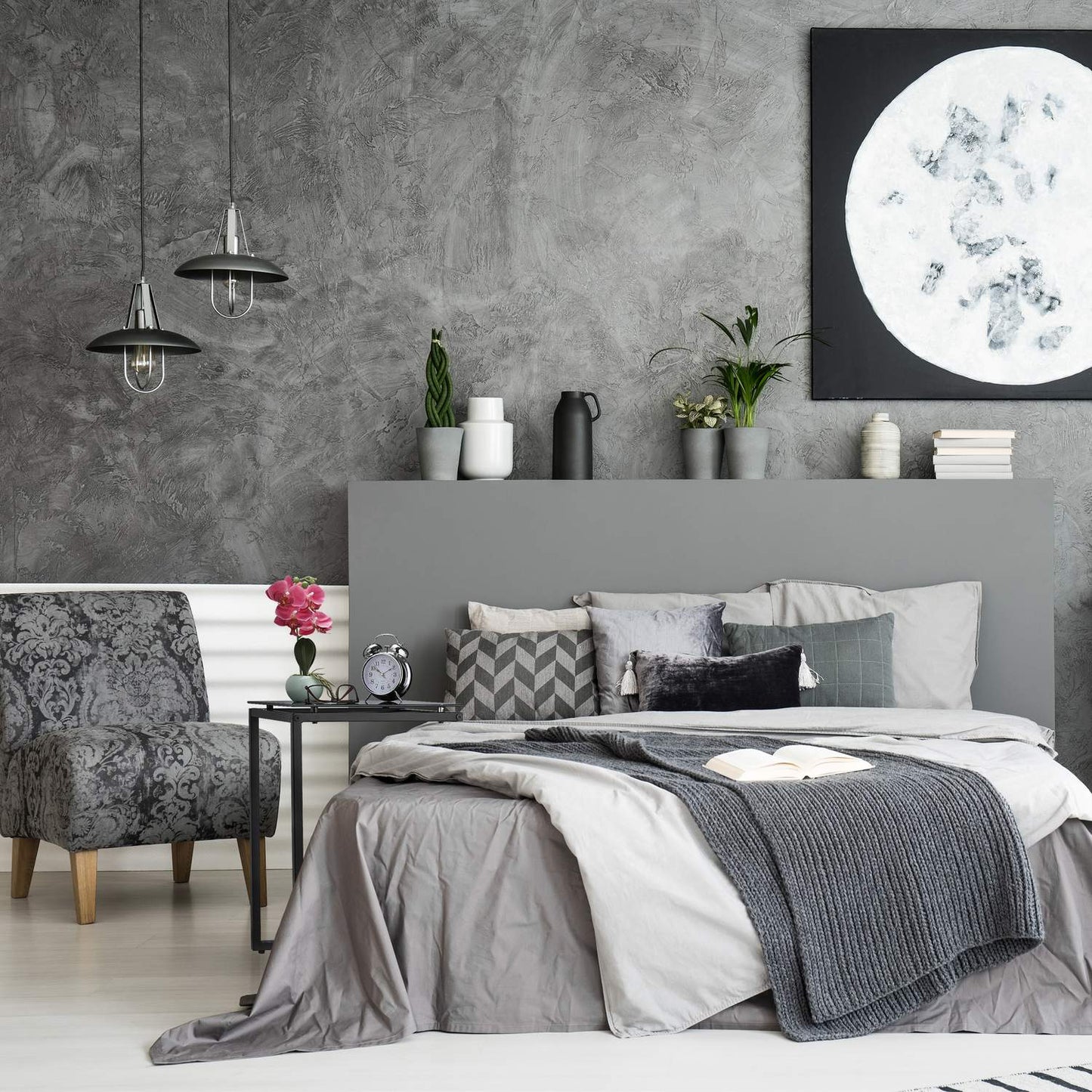 Black C-Form Side Table