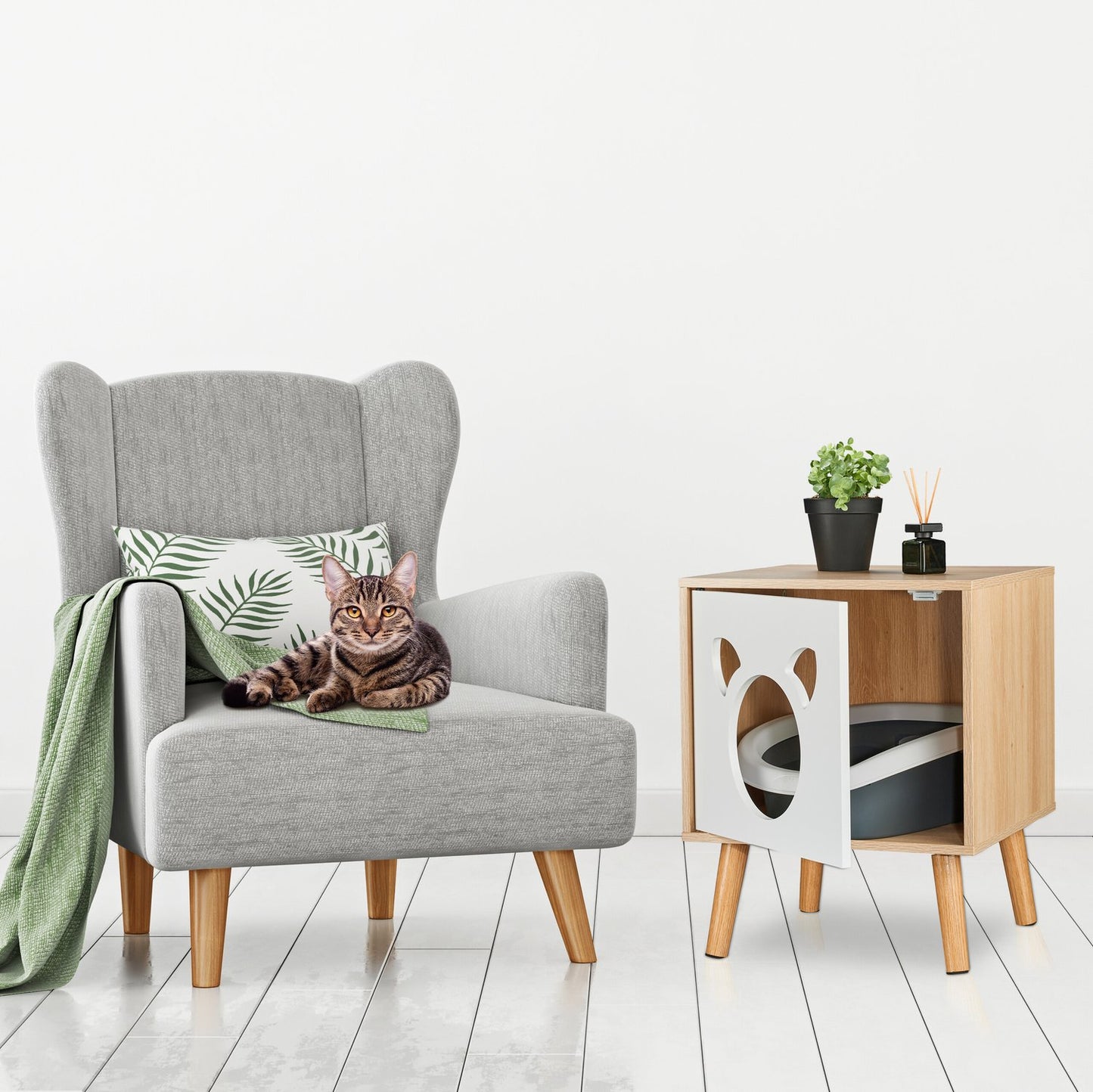 Cat cabinet with hinged door