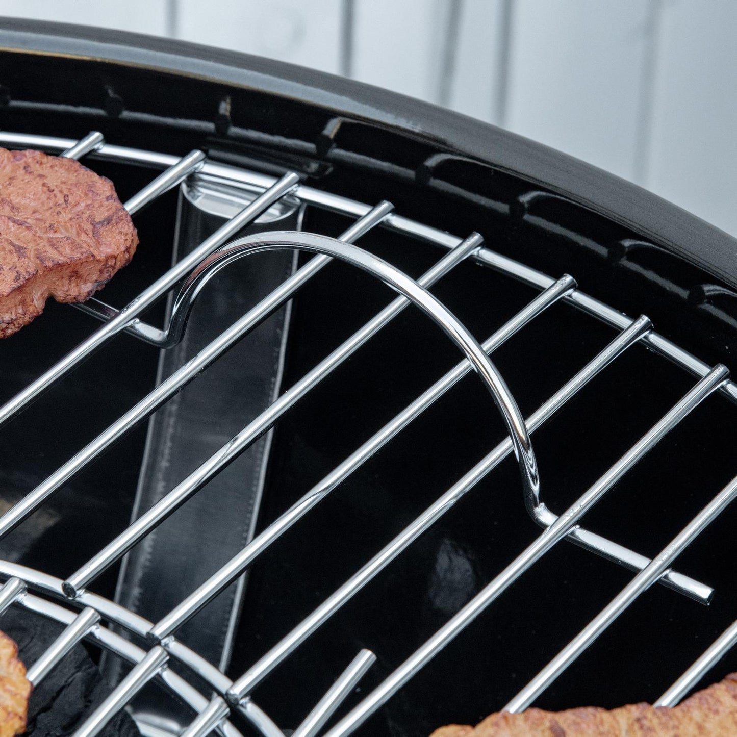 Charcoal grill with lid, thermometer & shelf - 65x65x108cm