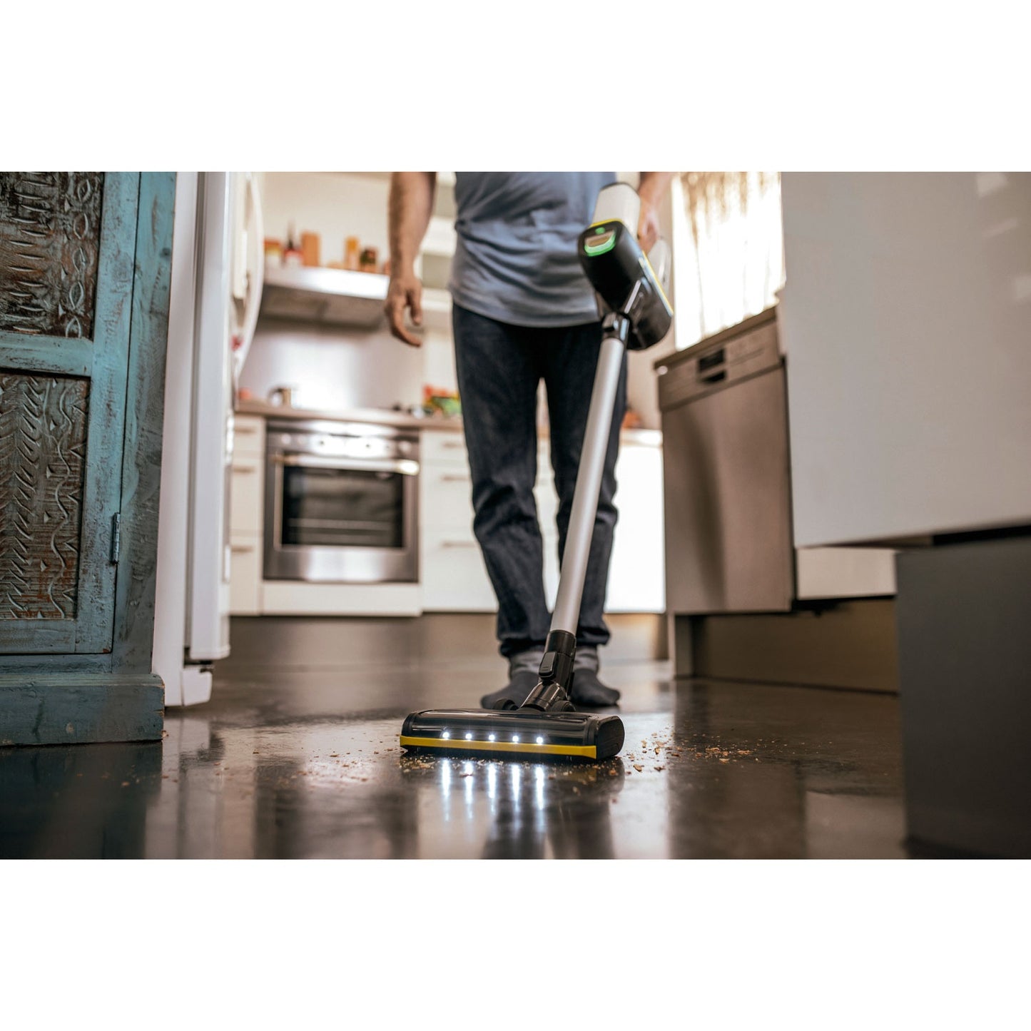 Cordless Vacuum Cleaner, Bagless, Lightweight, LED Lights