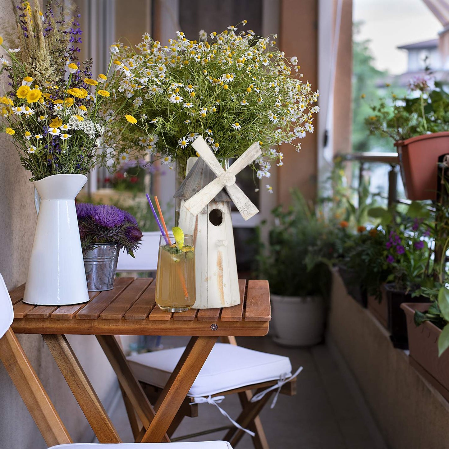 <p>Enhance your garden with a decorative birdhouse featuring a unique windmill design, offering both style and a resting place for small birds. Perfect for nature lovers and garden enthusiasts.</p>
<ul>
<li>Showcase a unique windmill design that adds cha
