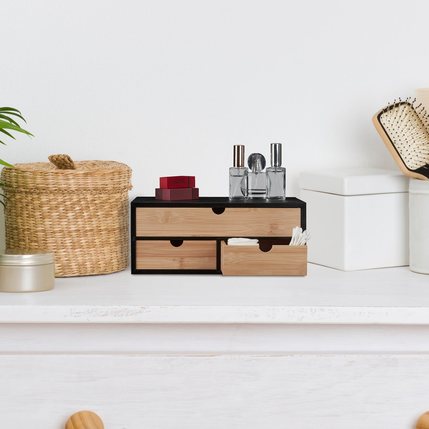 Desk organization with 3 drawers
