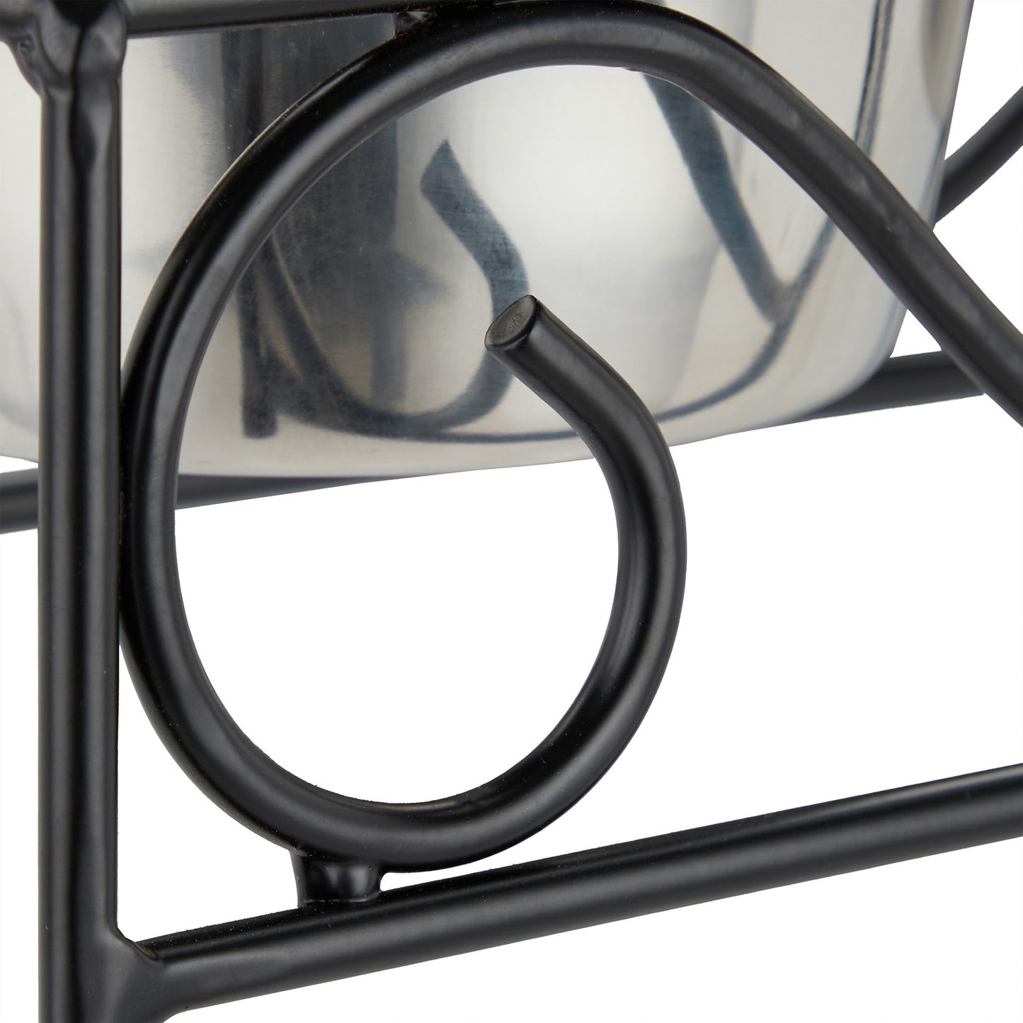 <p>Feeding Station for Cats and Dogs keeps your pet's dining area clean and organized. This sturdy iron frame with non-slip feet ensures stability, while stainless steel bowls offer easy maintenance.</p>
<ul>
<li>Prevent spills with a stable, non-slip de