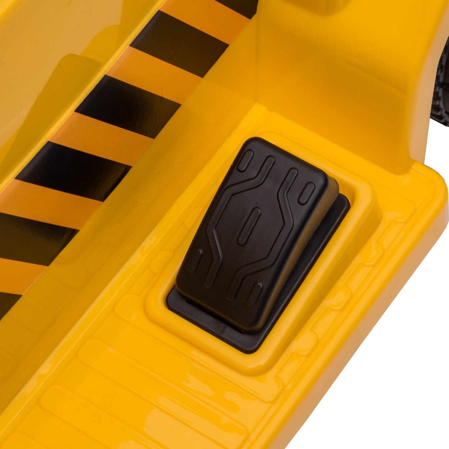 Electric toy tractor with horn and tilt loader