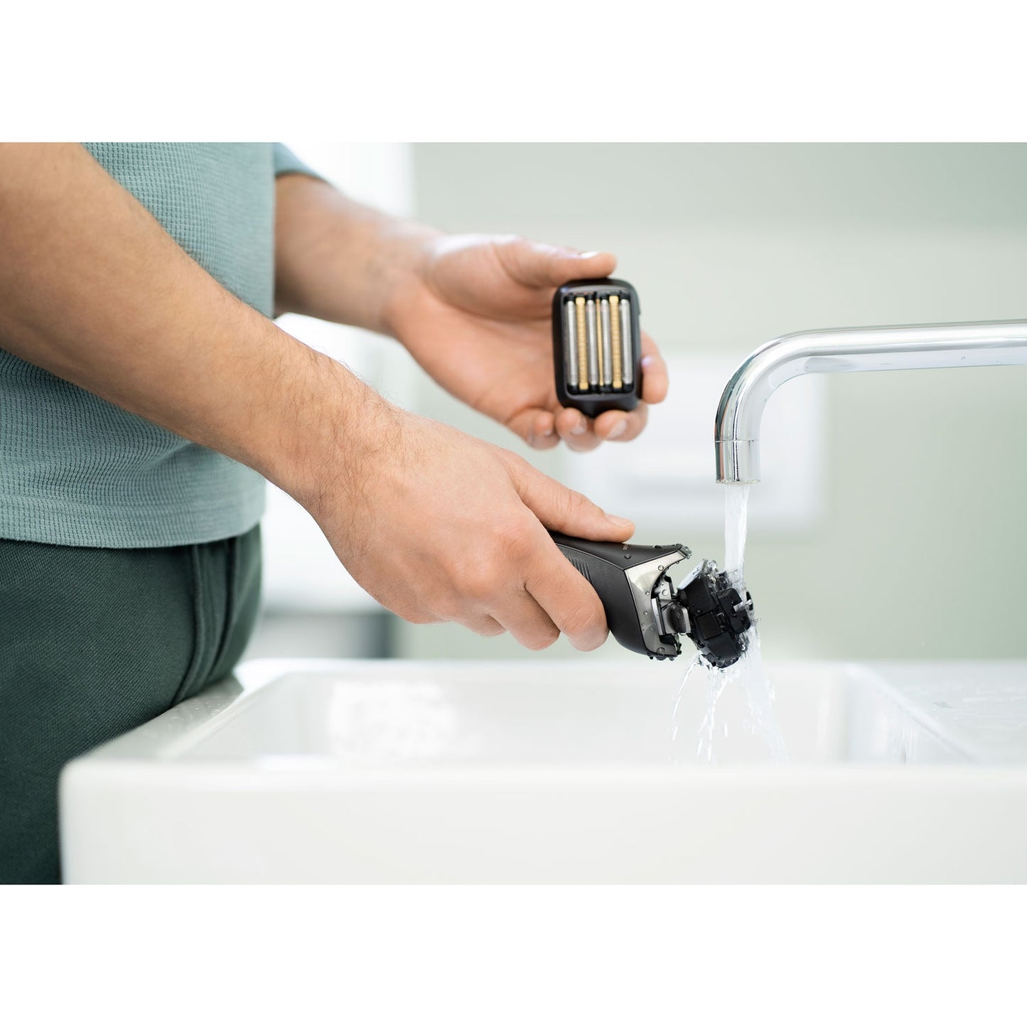 Electric Shaver, 6-Blade Wet & Dry, Ultra-Fast Motor