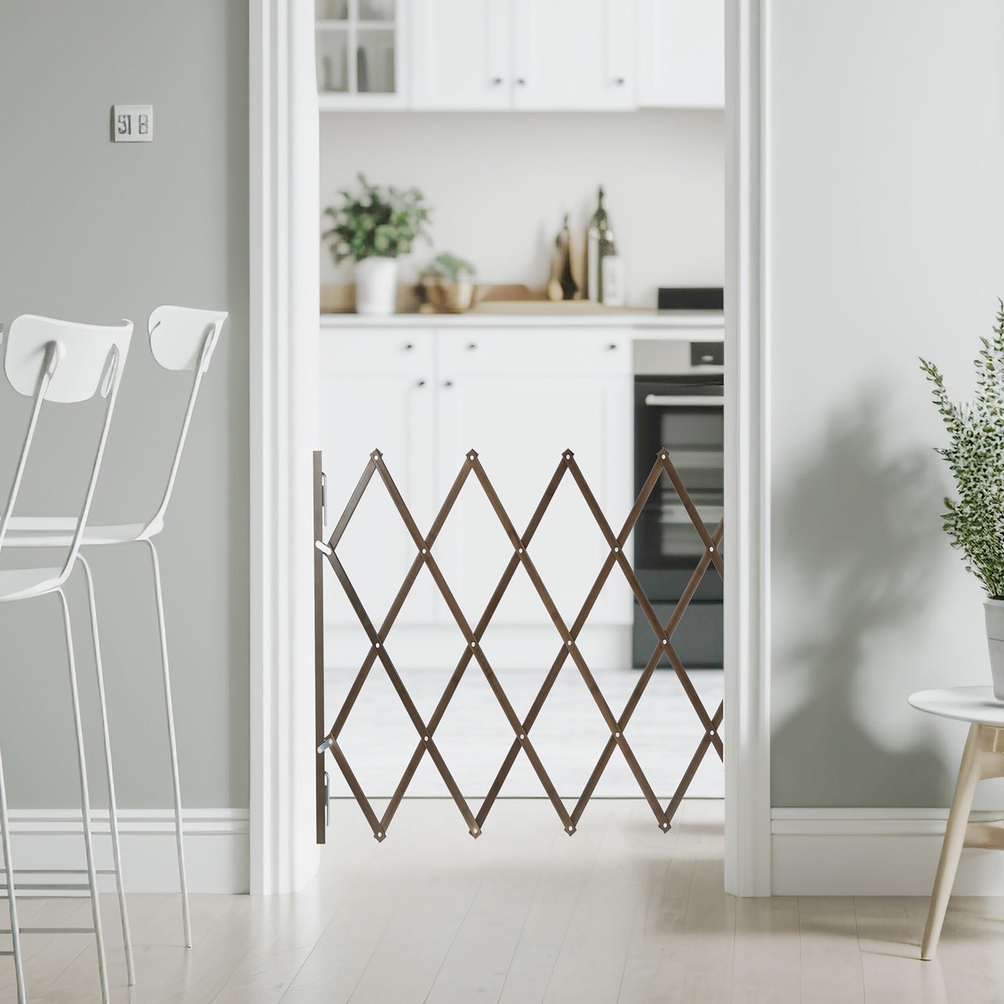 Extendable dog guard in brown