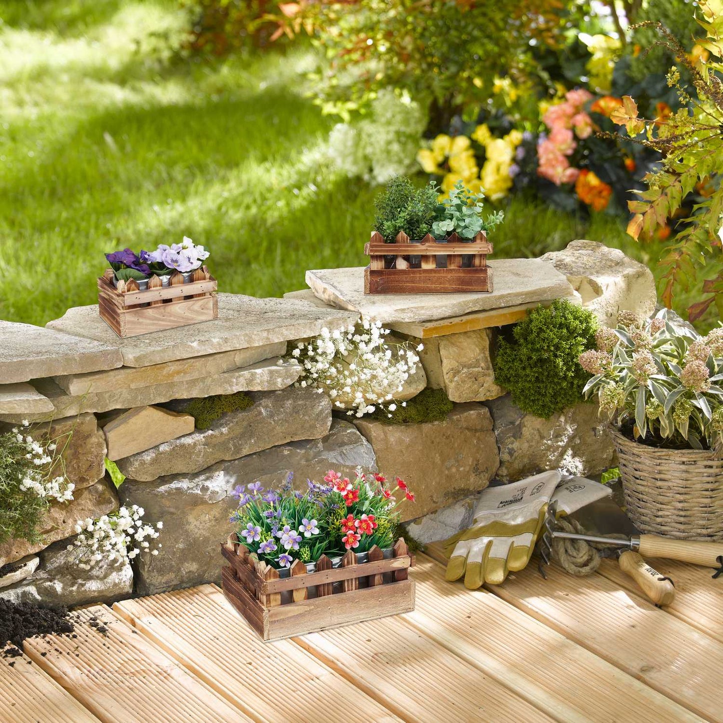 Flowerpots with Decorative Fence