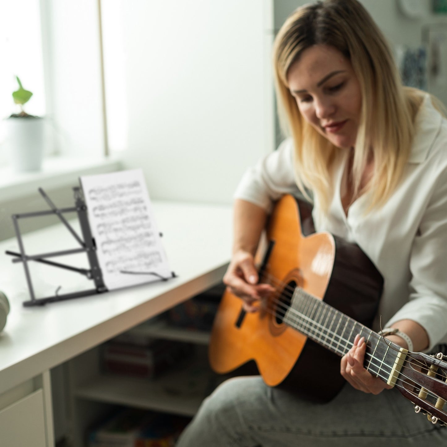 Foldable music stand