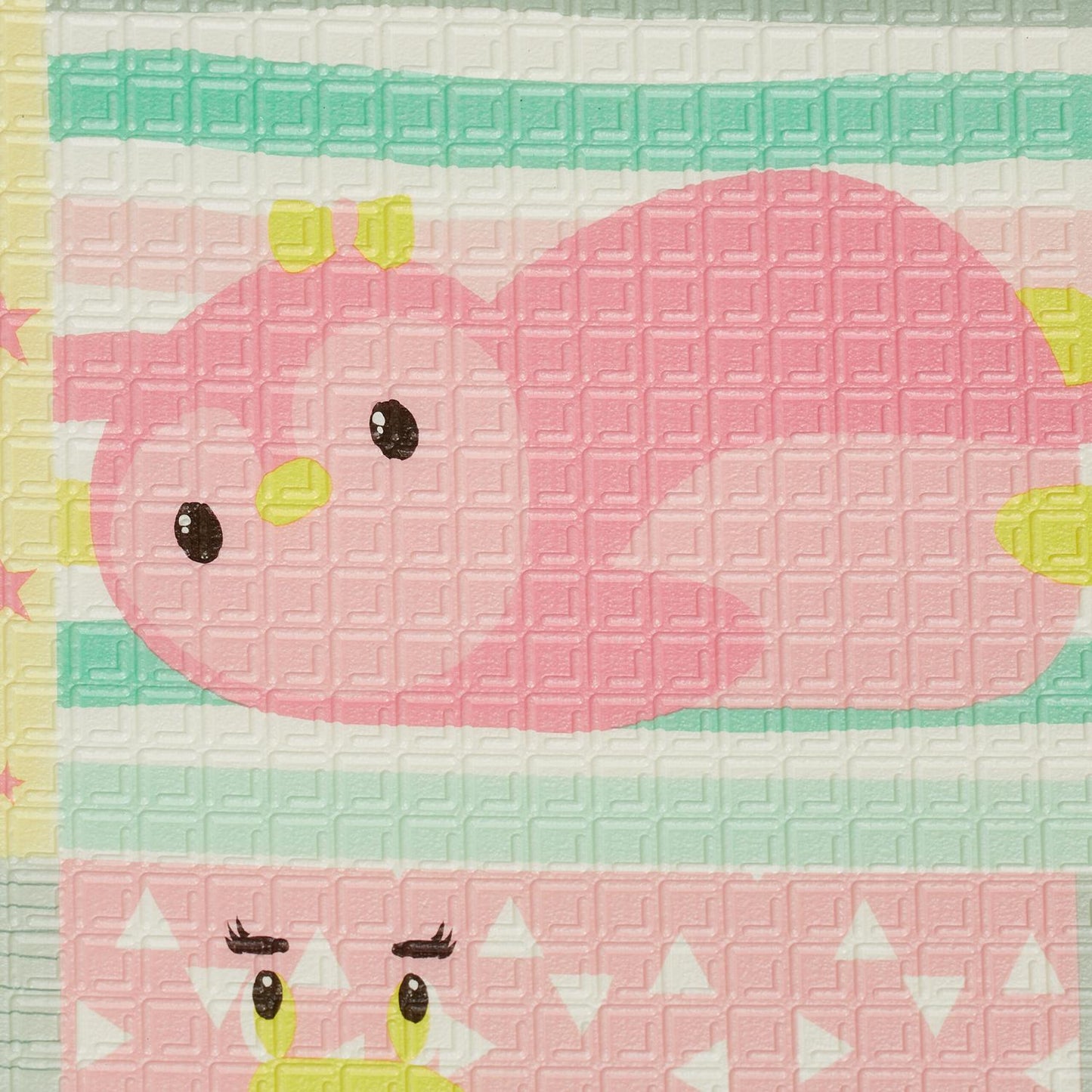Foldable play mat with animal motifs