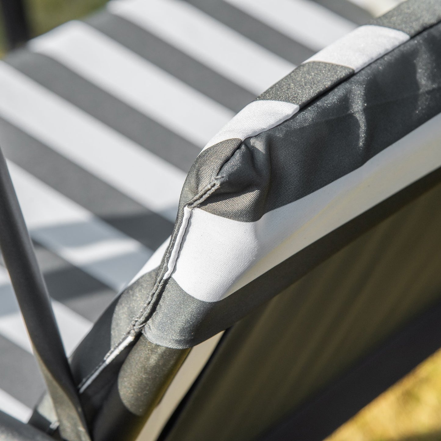 3-seat Garden swing bench in steel with roof, grey/white