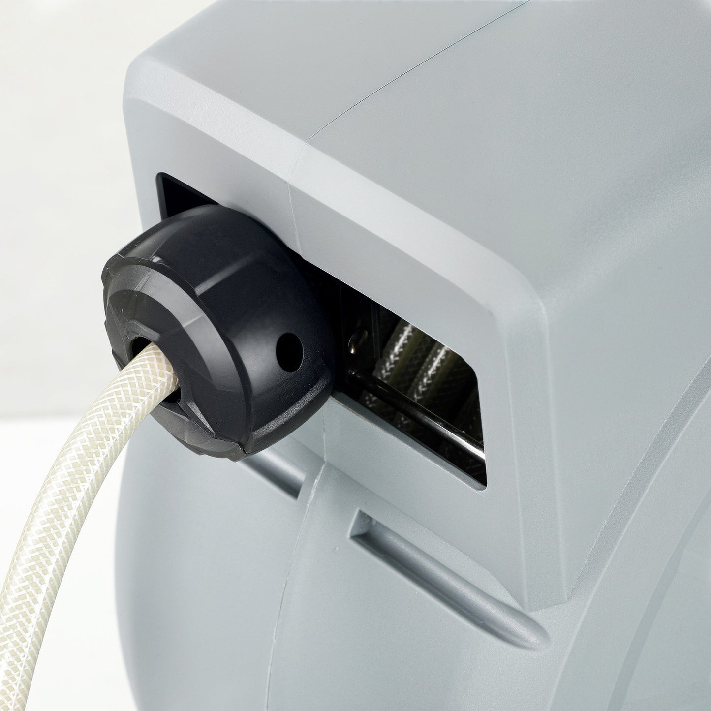 Water hose reel with 25 m hose, rotatable bracket and 7-position shower