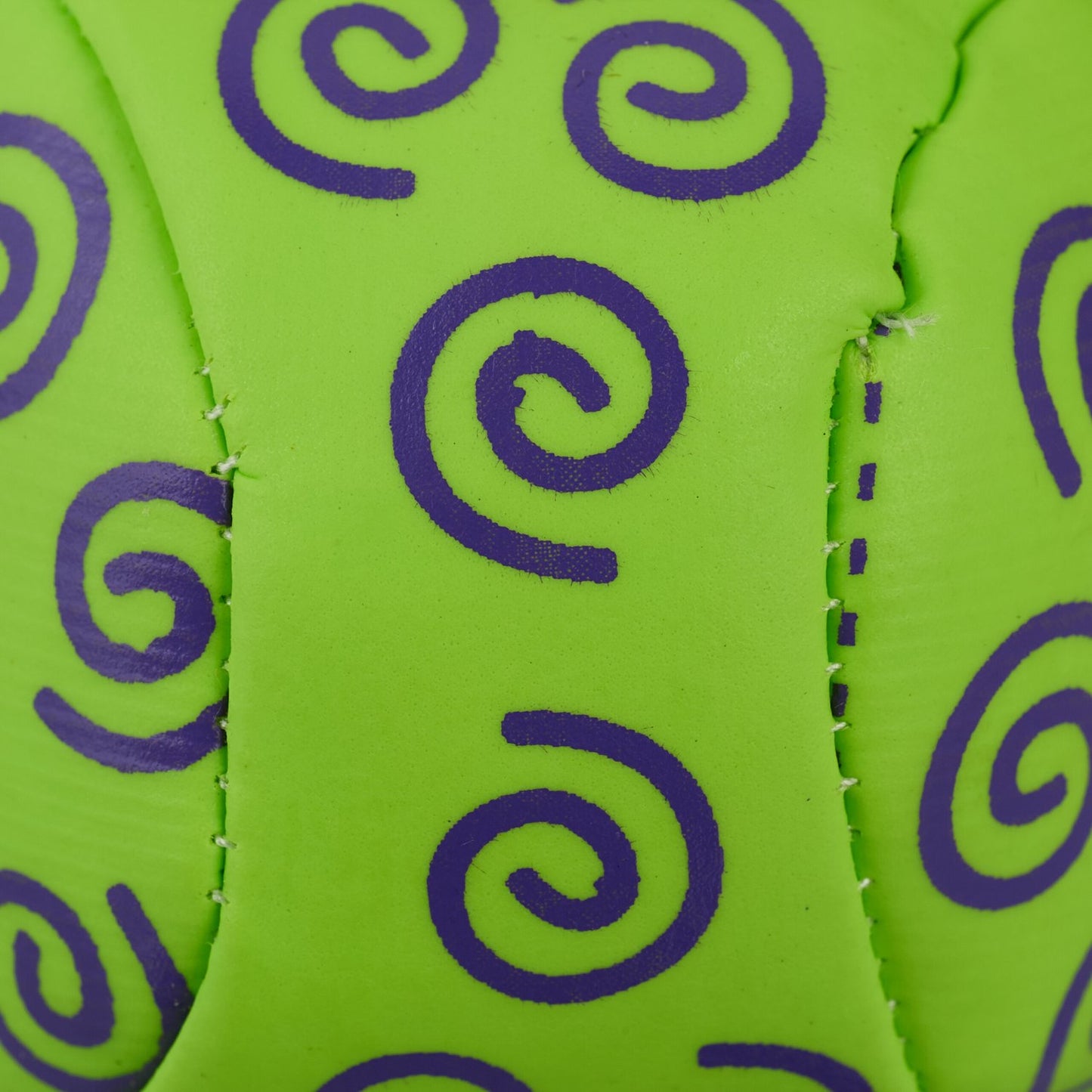 Juggling balls with animal motifs 24-pack