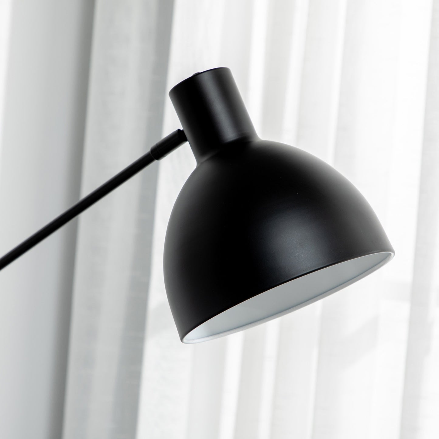 LED floor lamp with adjustable stand and dimmable light