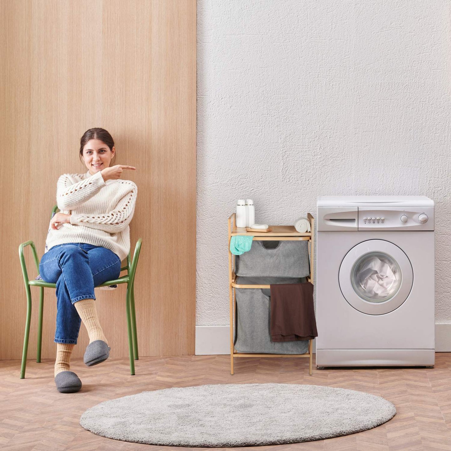Laundry basket rack with 2 compartments