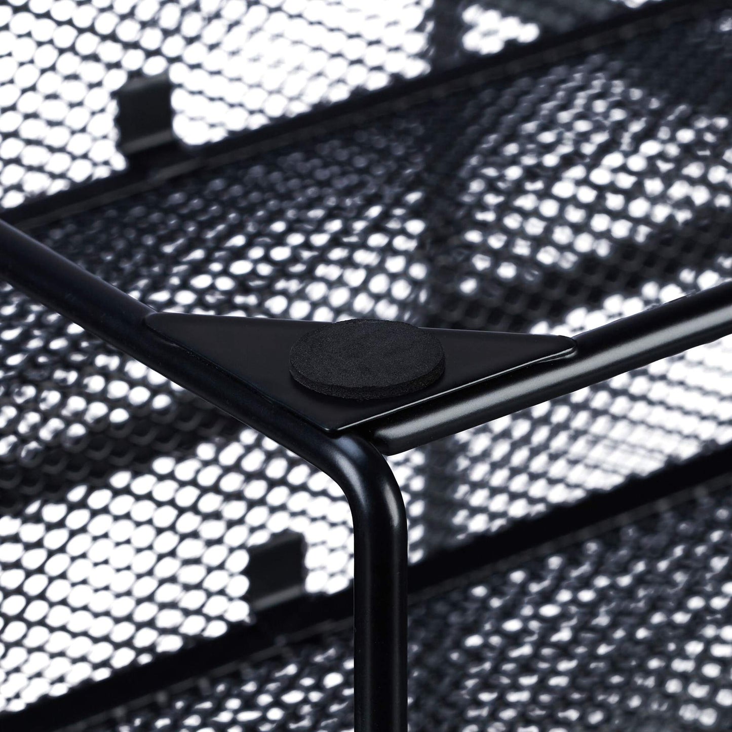 Metal magazine rack with 4 compartments