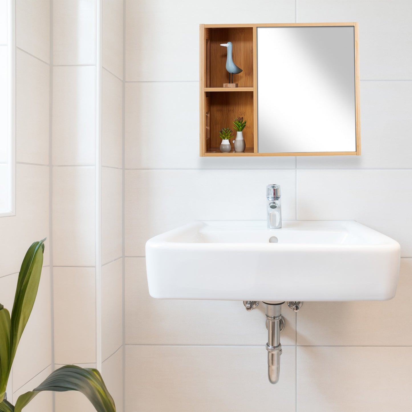 Mirror cabinet with shelves