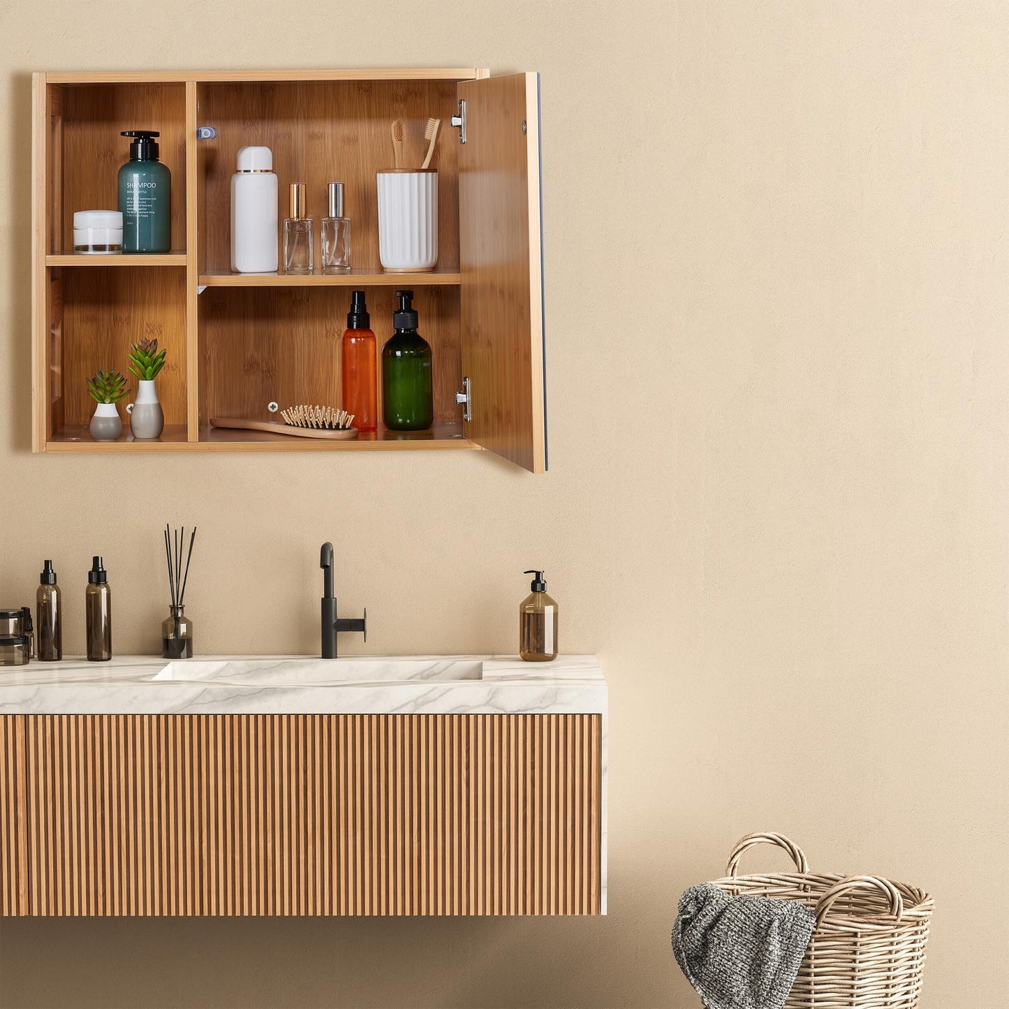 Mirror cabinet with shelves