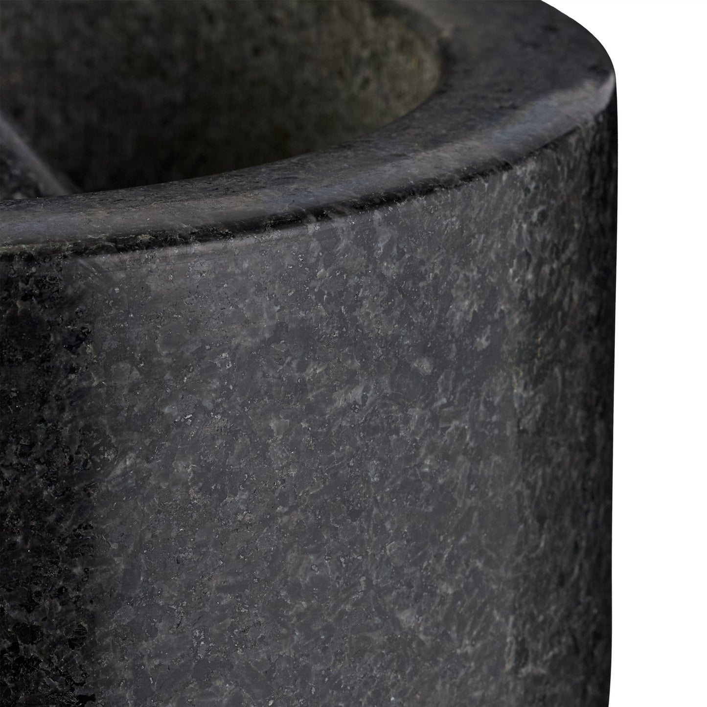 Mortar with impact and wooden underlay
