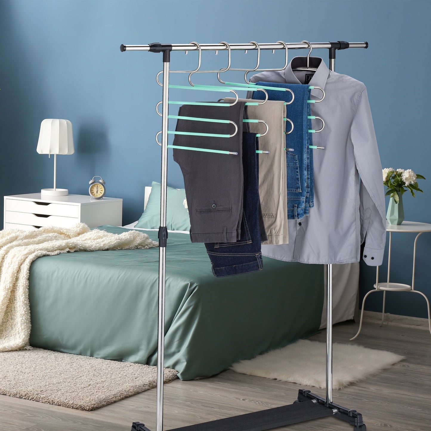 Multiple trouser hangers set of 4