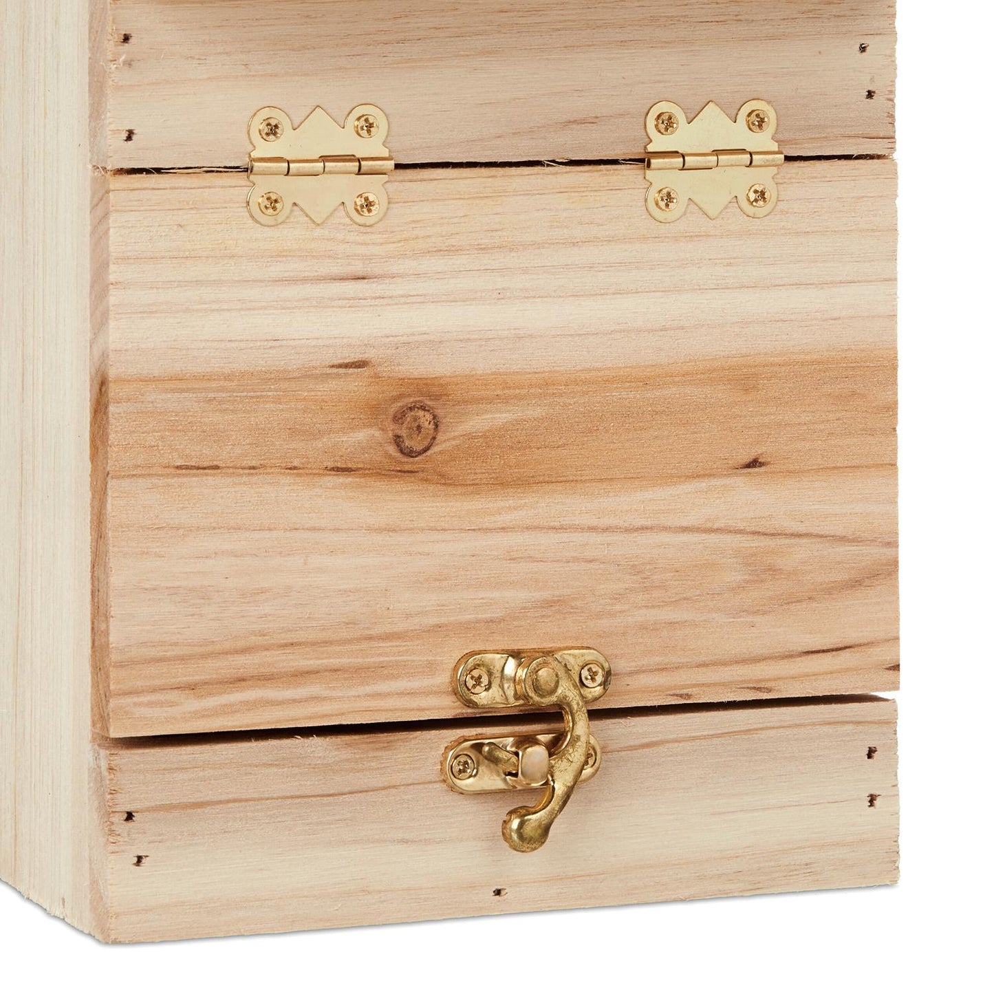 Nest box with cleaning hatch