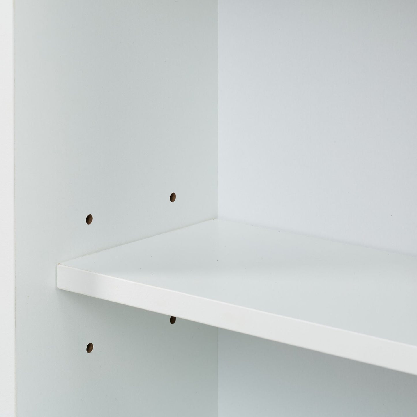 Niche cupboard with open compartments