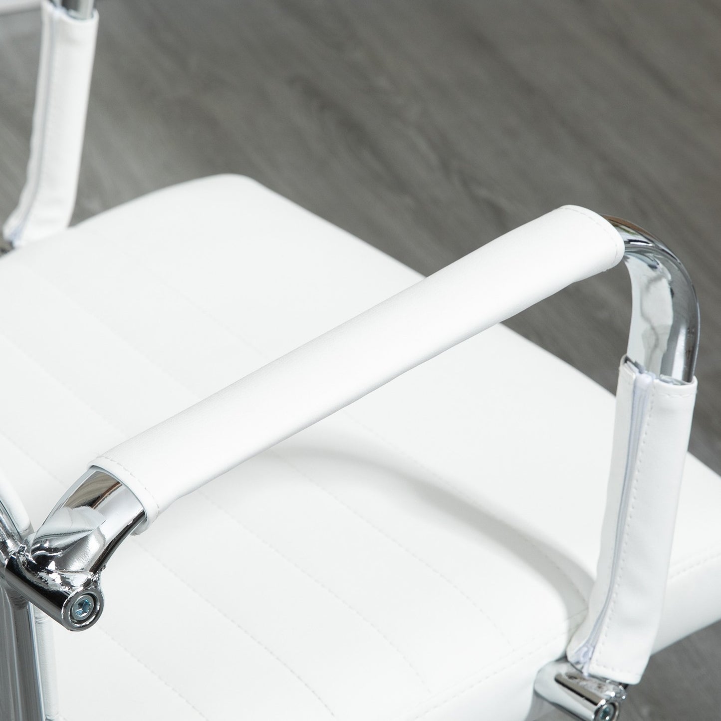 Ergonomic white office chair, 360° rotatable, 120 kg capacity