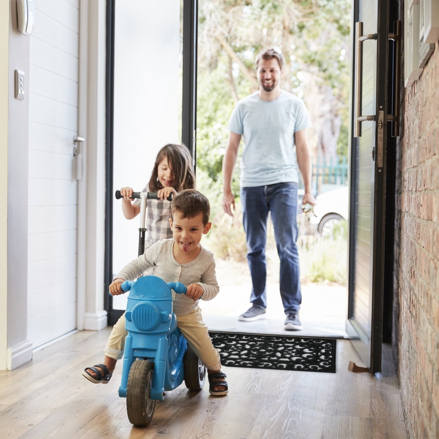 Patterned, rubber door mat