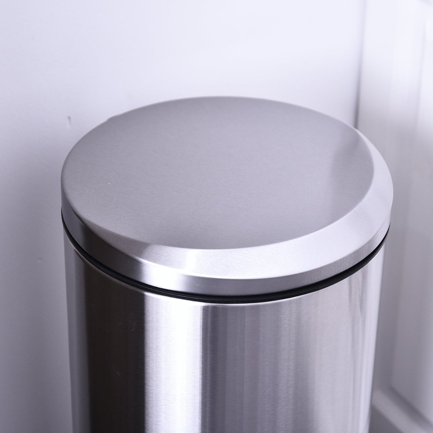 30L pedal container in stainless steel with soft-closing lid