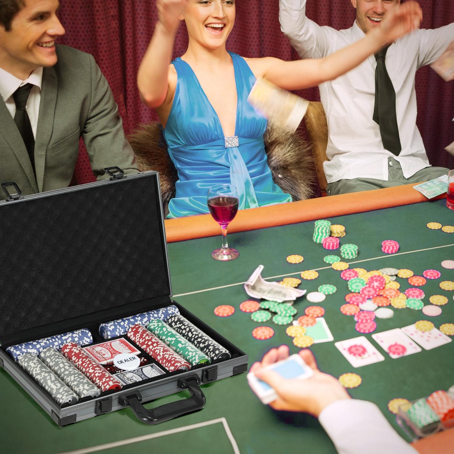 Poker set with 400 chips, play mat and aluminum case