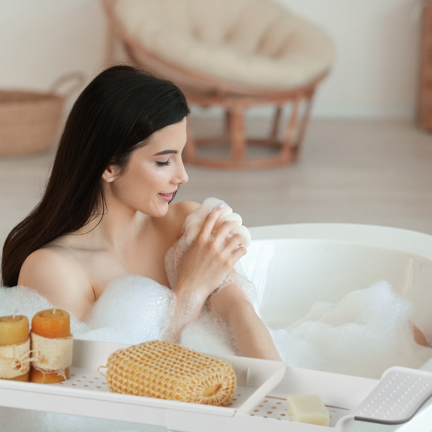 Pull-out shelf for bathtub