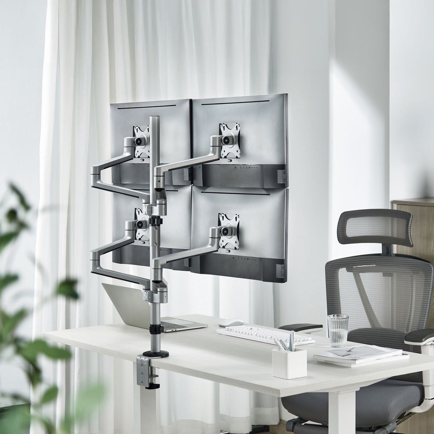 Quad Monitor Mount 17-32" Aluminum with Cable Management