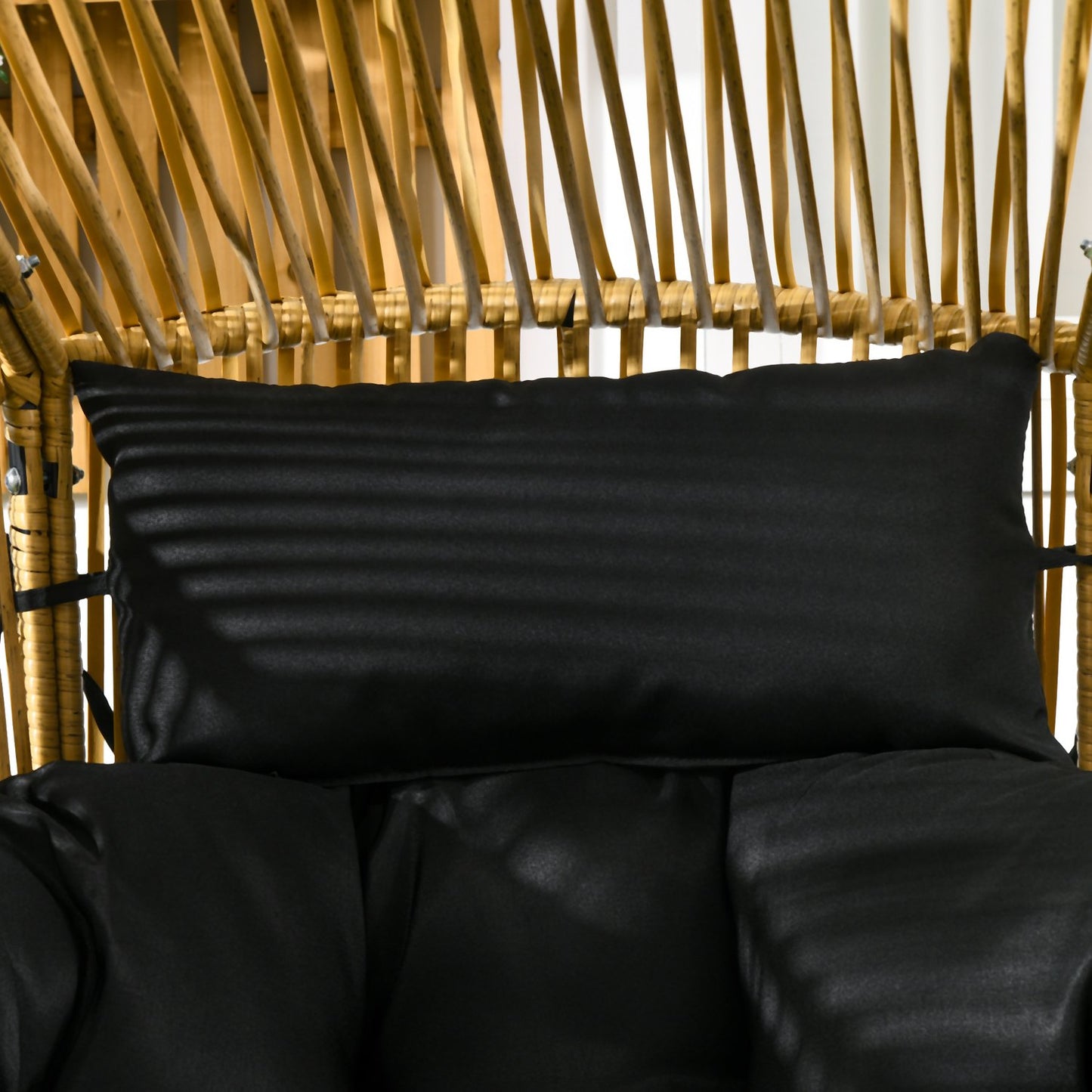 Egg-shaped wicker chair with cushion, capacity 120 kg