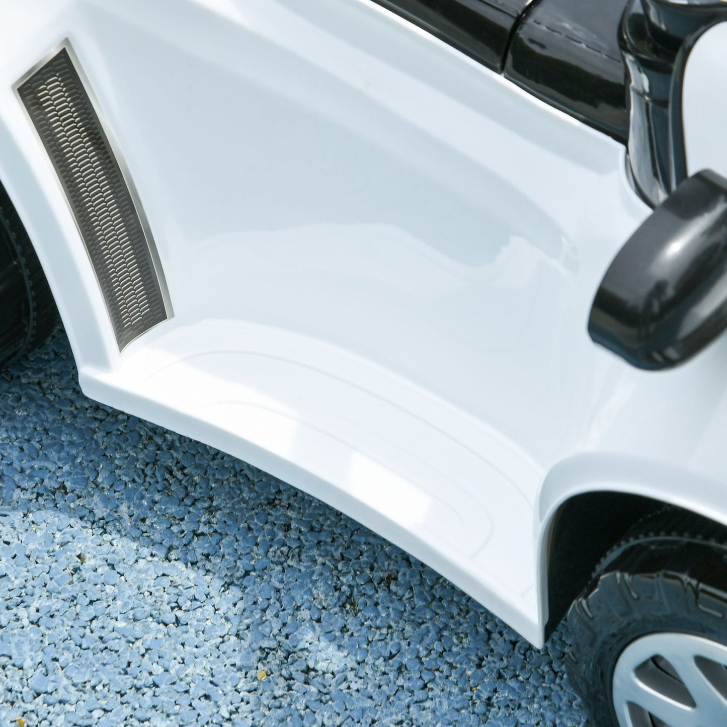 Ride-on car with support bar for children 12-36 months