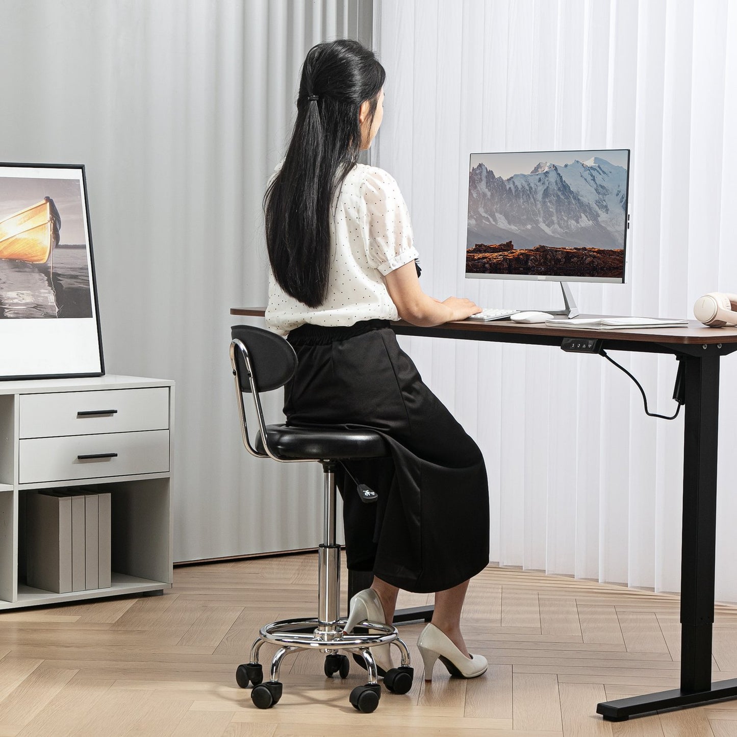 Adjustable rolling stool with backrest and wheels, black