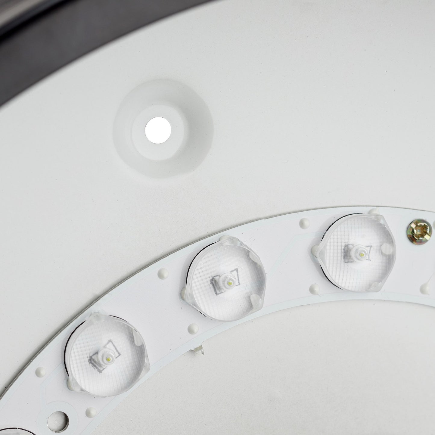 Round LED ceiling light with 18 LEDs