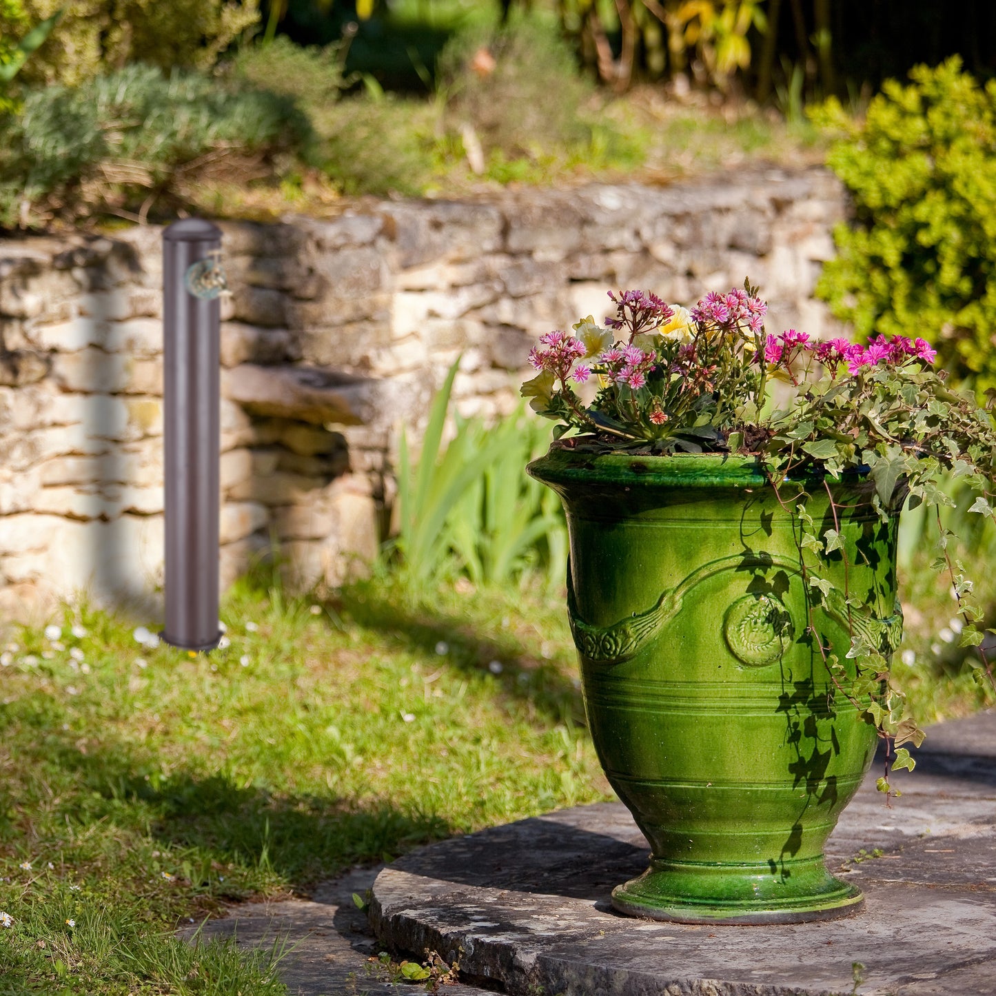 Round Water Fountain Column