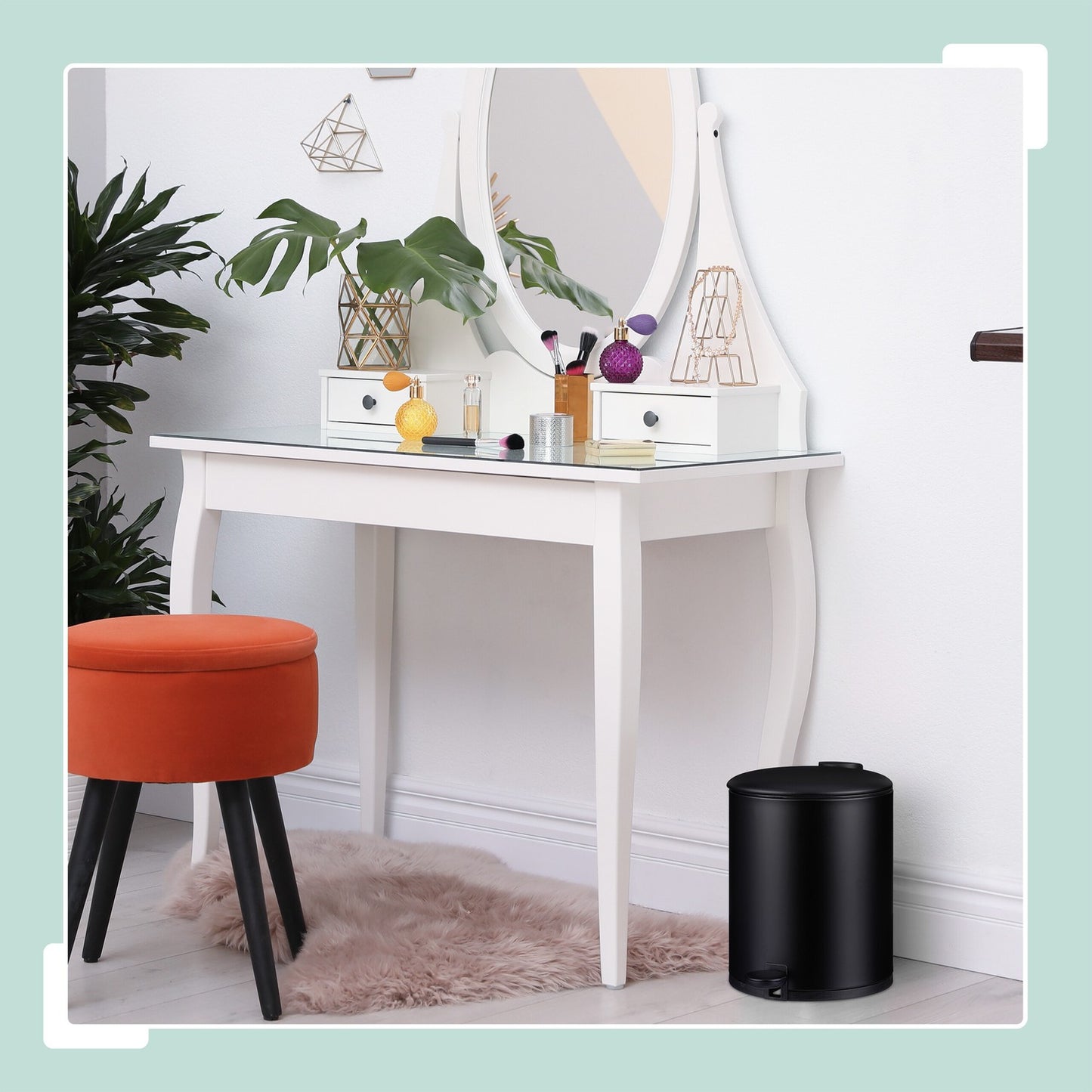 Round cosmetic container 5 l