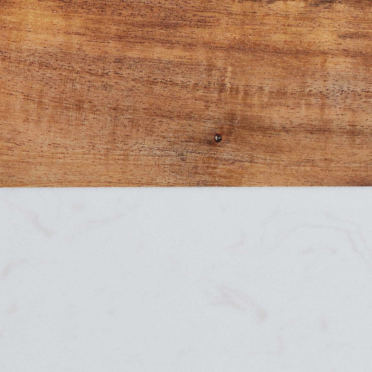Round cutting board in wood and marble