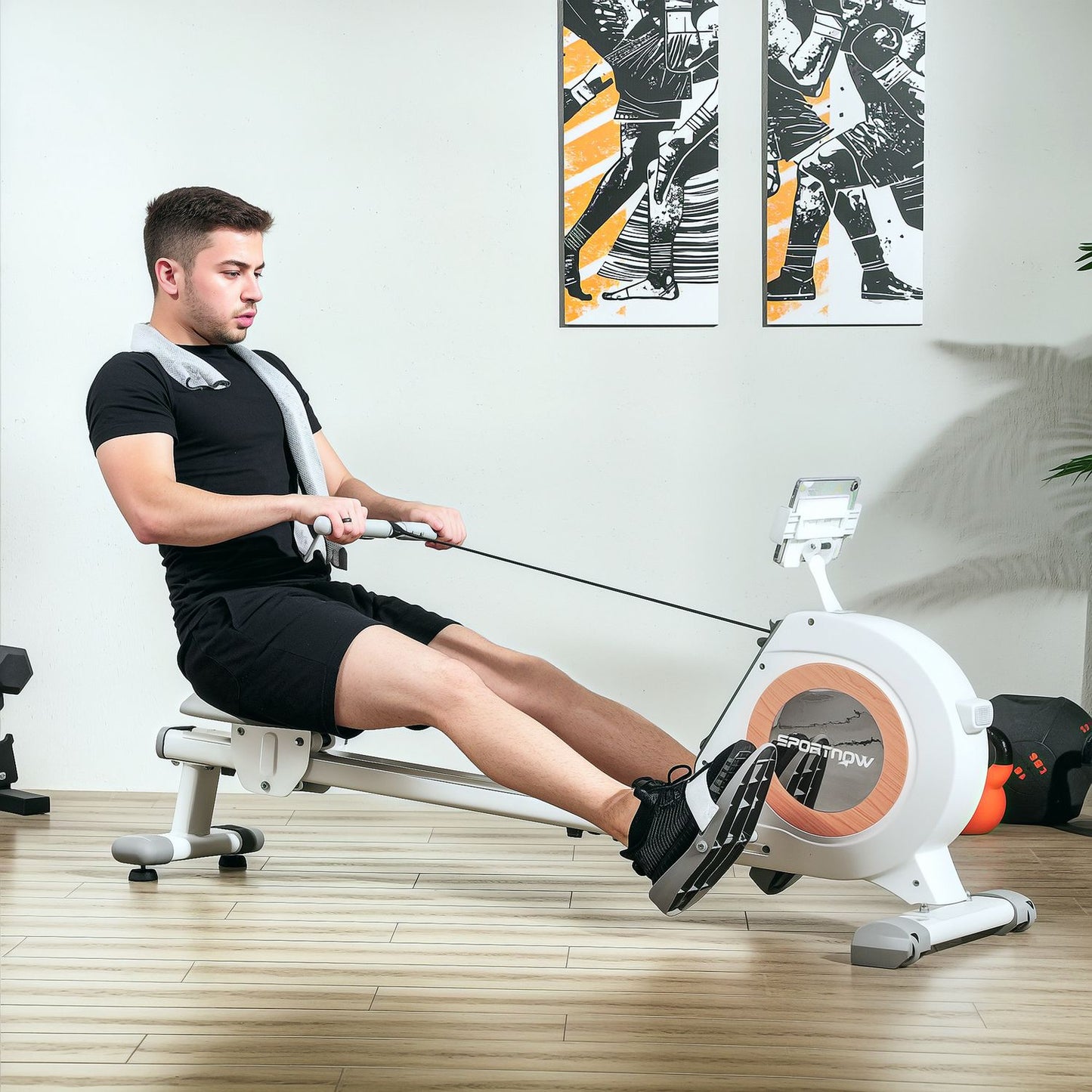 Magnetic rowing machine for the home with 16 resistance levels