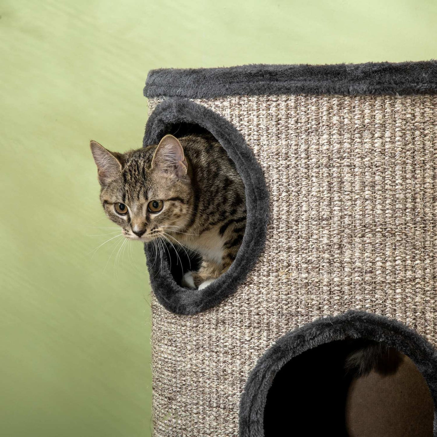 Cat Scratching Barrel with 3 sisal and plush caves, gray