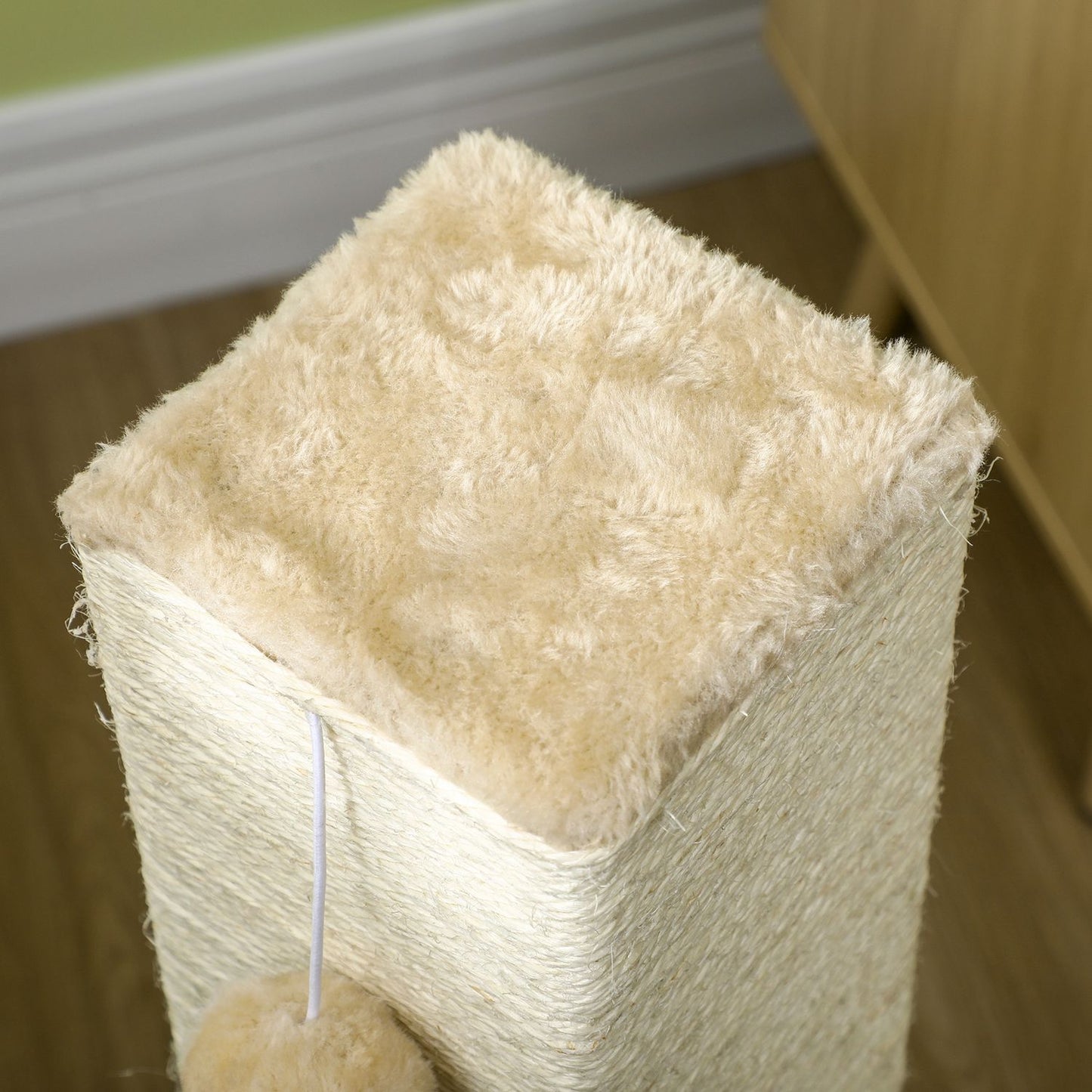 Beige cat scratching post, jute material, with play ball