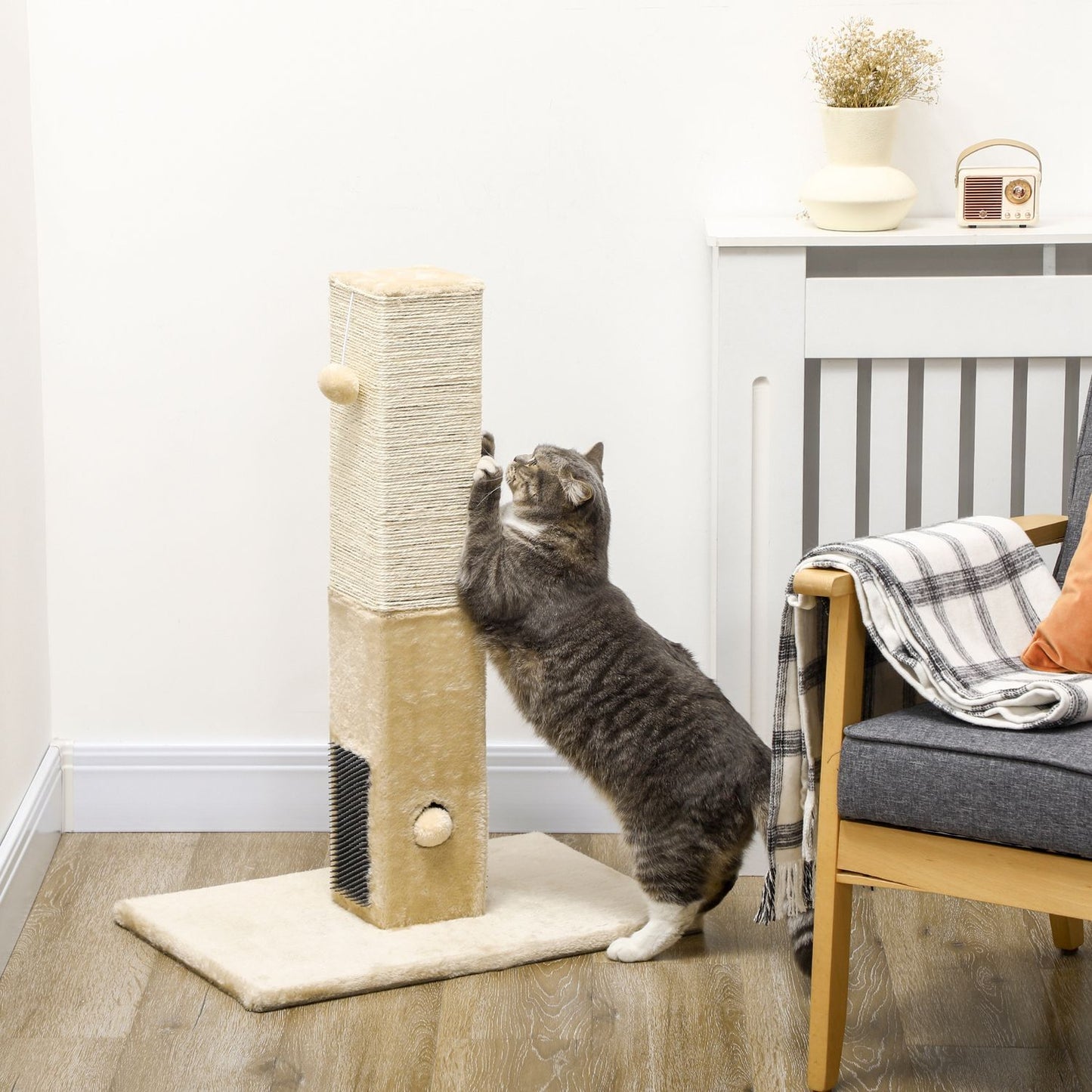 Beige cat scratching post, jute material, with play ball