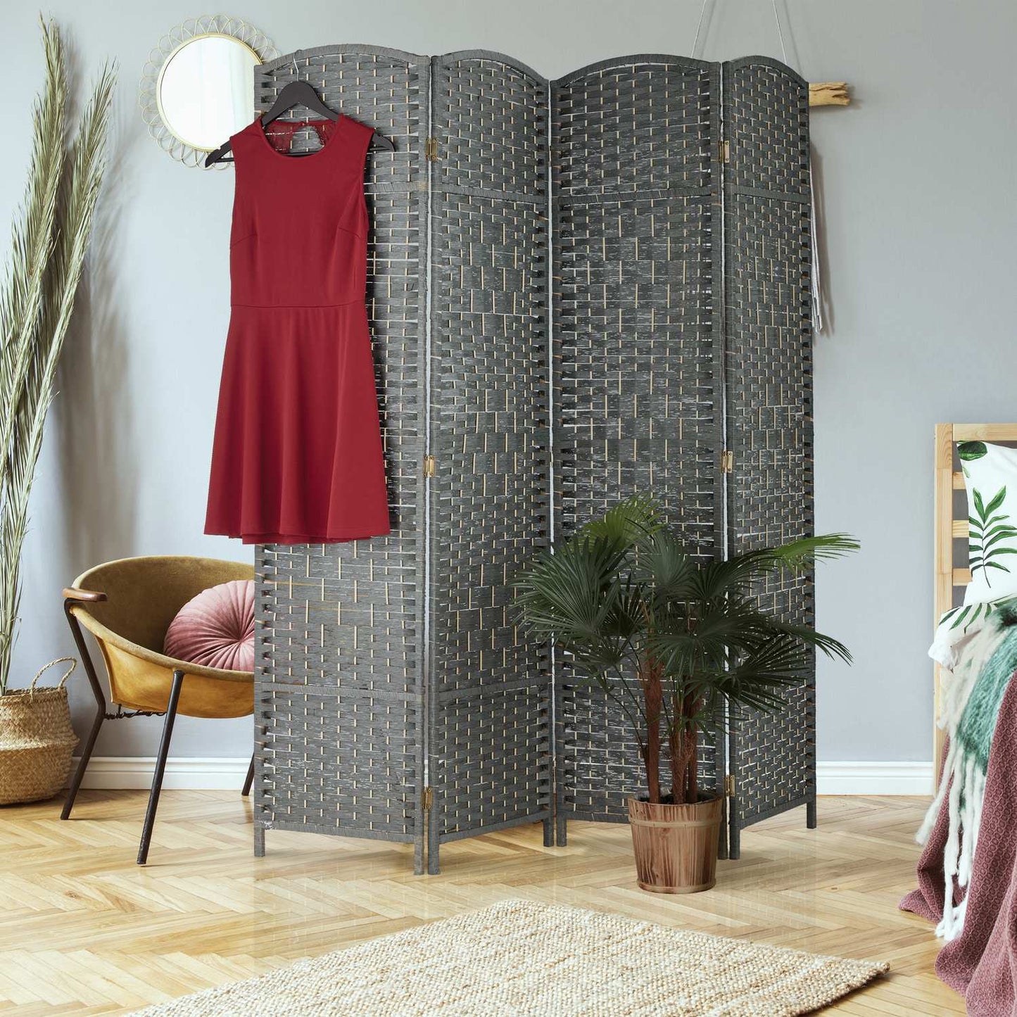 Screen wall with 4 panels