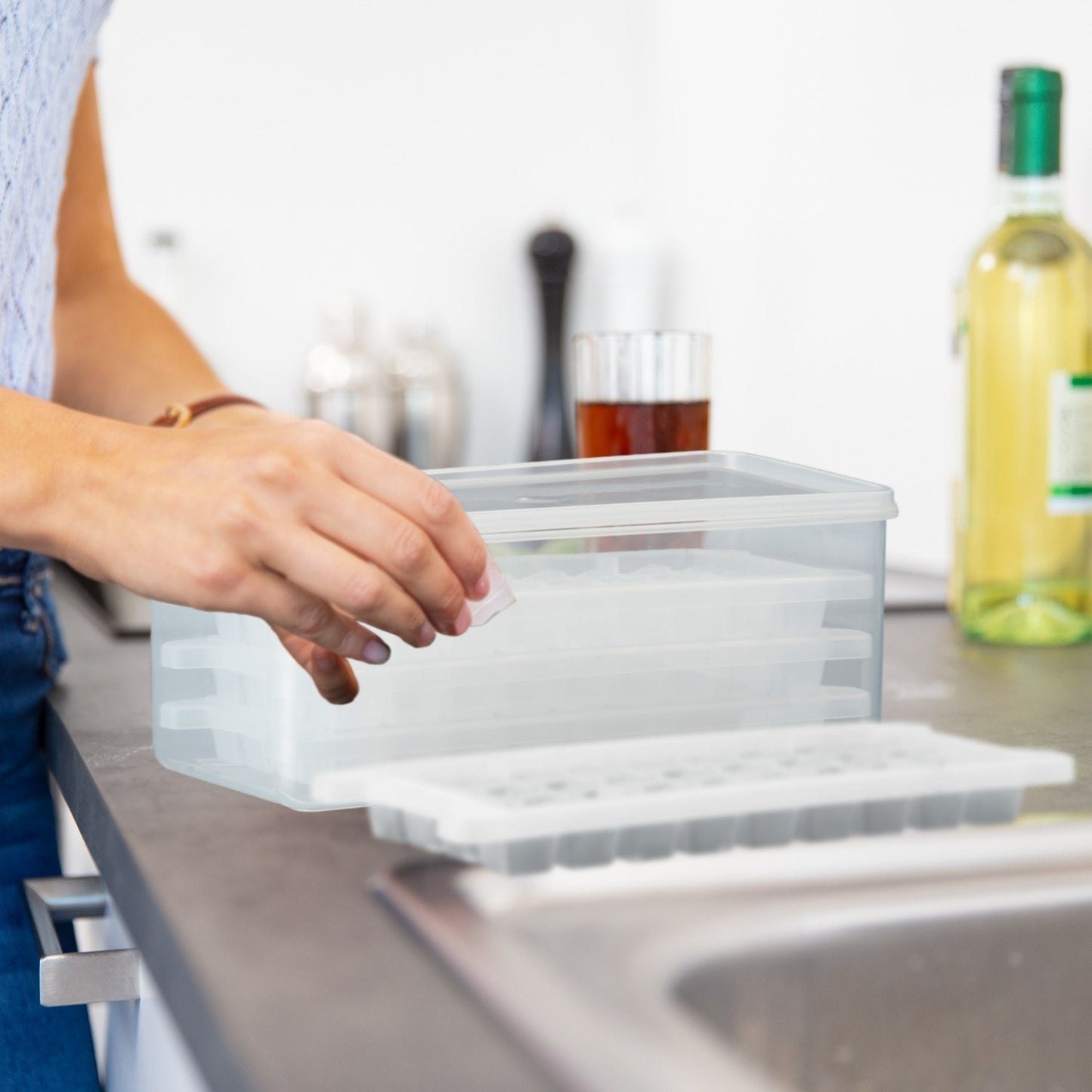 Set of ice cube molds with box and lid